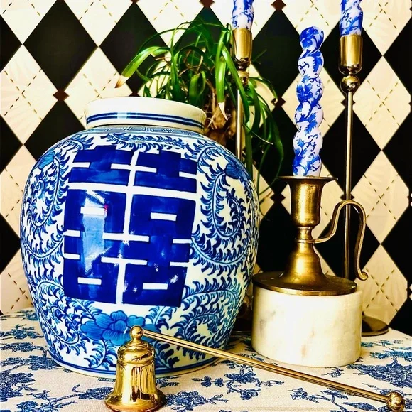 Blue & White Double Happiness Ginger Jar + LID – Hand-Painted Porcelain Prestine - Picture 5 of 8